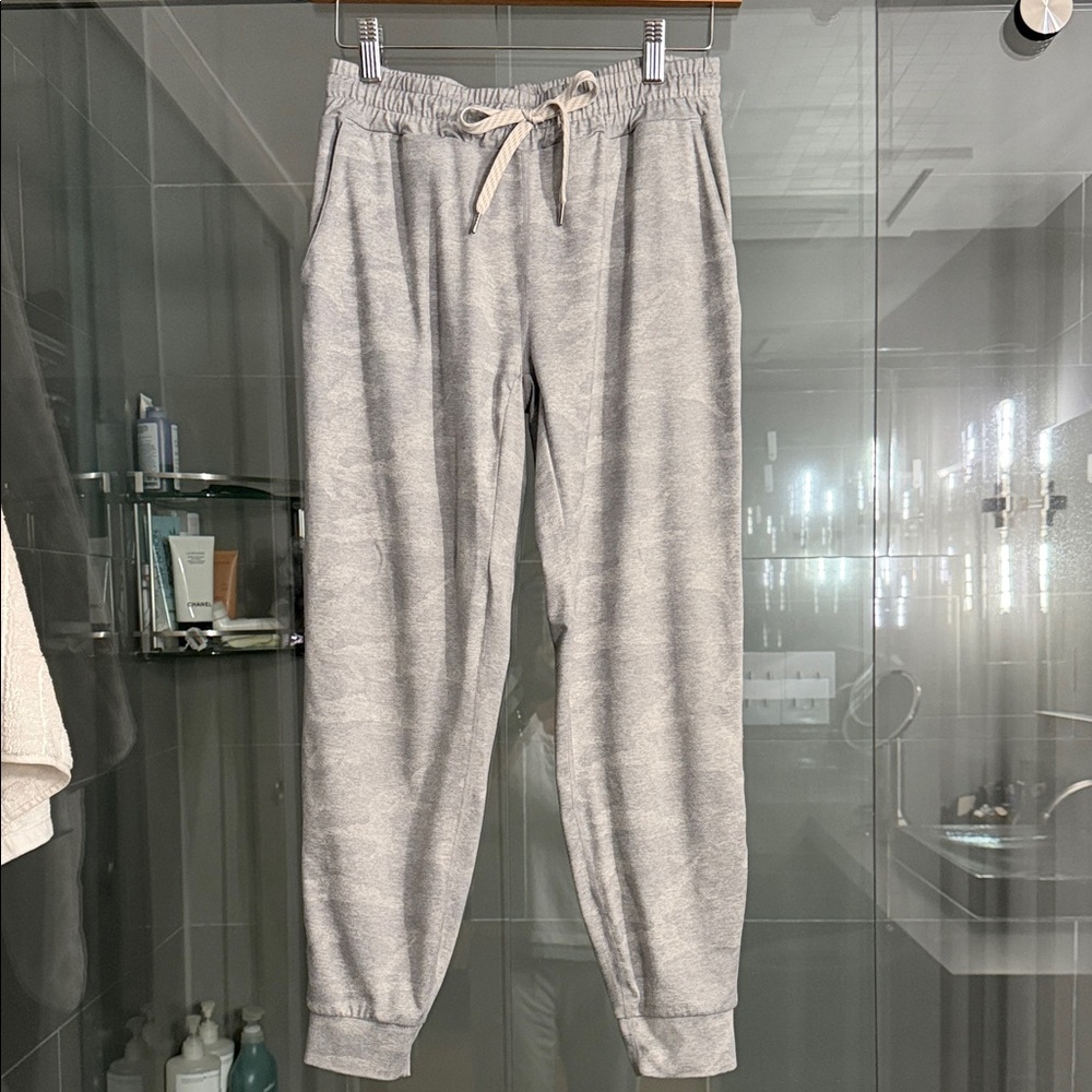 Vuori Light Gray Tie-Waist Jogger Leggings